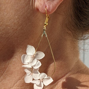 Boucles d'oreilles en vrai fleurs d'hortensia Rose poudré 3