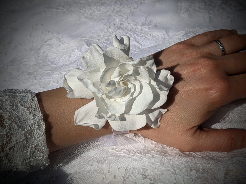 Hairpin in white stabilized flowers bracelet gardenia