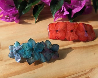 Pinza para el pelo hecha de flores reales