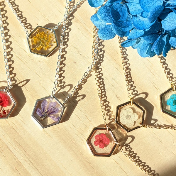 Collier pendentif en vrai fleurs séchées