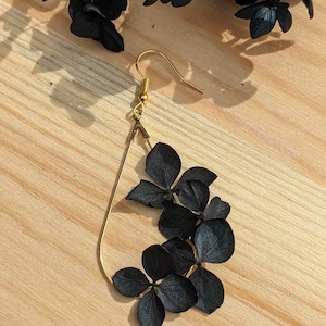 Boucles d'oreilles en vrai fleurs d'hortensia Noir 17