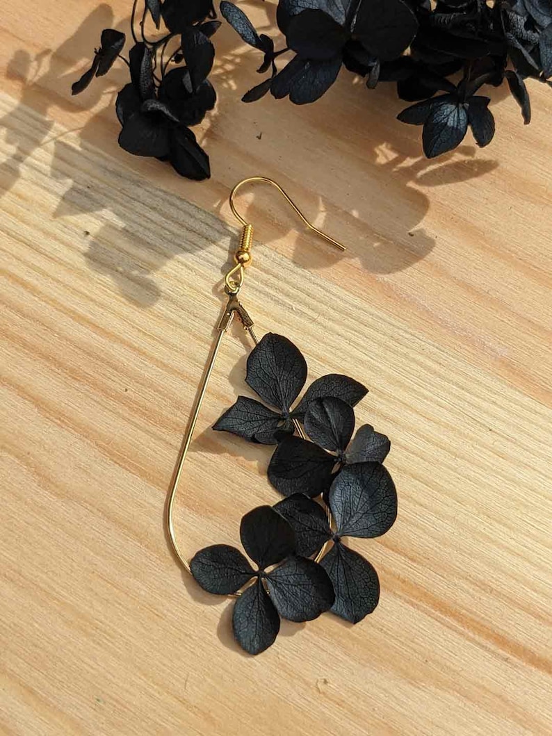 Boucles d'oreilles en vrai fleurs d'hortensia Noir 17