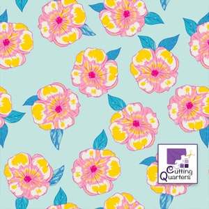 Può includere: Uno schema senza cuciture con fiori rosa e gialli con centri bianchi su uno sfondo blu chiaro. I fiori hanno un effetto acquerello e sono circondati da foglie verdi.