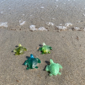 Sea turtle figures, save the turtles