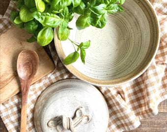 stoneware casserole dish