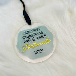 Onze eerste kerstversiering | Aangepaste Acryl Kerst Ornament | Net getrouwd kerstcadeau | Gepersonaliseerde trouwcadeau | Pasgetrouwd geschenk