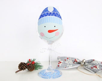 Bicchiere da vino con stelo natalizio con pupazzo di neve dipinto a mano - Bicchiere da vino con pupazzo di neve - Idee regalo di Natale