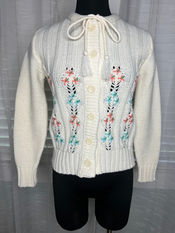 1950s/60s Hand Loomed Knit Floral Detail Sweater C