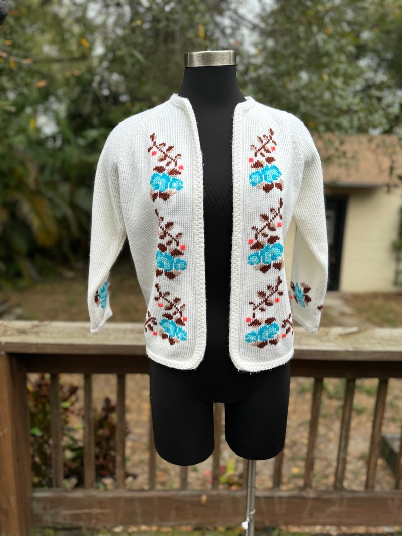 1950s/60s Vintage Floral Acrylic Knit Sweater Cardigan image 2