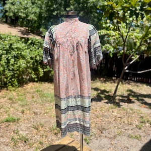 1970s Vintage Robbie Bee Boho Hippie Floral Dress