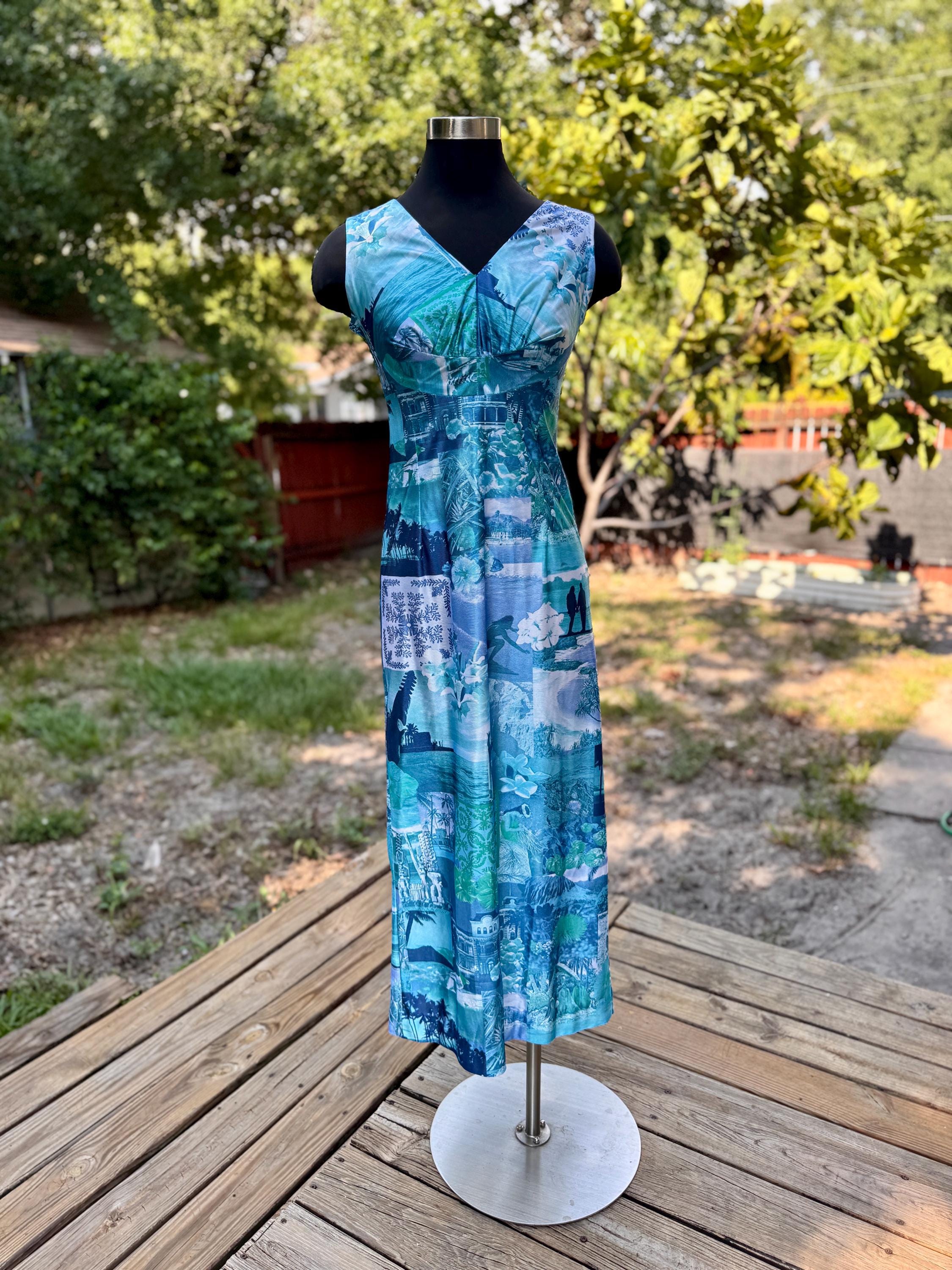 1970s Elsie Krassas Waikiki Hawaiian Novelty Print Maxi Dress