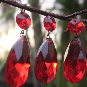 5 Ruby Red Glass Crystal Prism Lamp Chandelier Part Suncatcher Design Set dark pins arts and crafts
