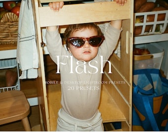 Könnte beinhalten: Ein kleines Kind in einem beigen Pullover und Sonnenbrille steht auf einem Holztritt. Das Kind schaut in die Kamera. Der Text "Flash" und "Mobile & Desktop Lightroom Presets 20 Presets" ist im Bild zu sehen.