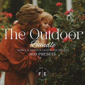 Puede incluir: Imagen de una persona sosteniendo a un niño, con el texto "The Outdoor Bundle" y "Mobile & Desktop Lightroom Presets 400 Presets." La escena está ambientada al aire libre con flores rojas y vegetación.