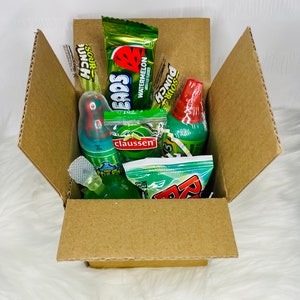 Mini boîte cadeau verte avec des bonbons Tik Tok aigre-doux !