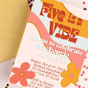 Convite Groovy para 5º Aniversário | Convite para Imprimir Five is a Vibe | Cartão de Aniversário Retro Editável para Meninas | Download Digital para Festa Hippie