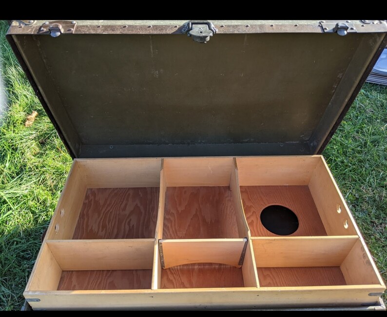 De area Army issued world war II Era Officers Trunk with wood insert LOCAL PICKUP only within Dover Issue Green color