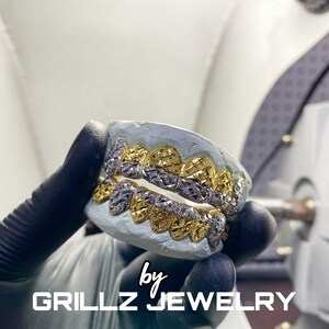 Express your individuality with our personalized grillz jewelry, custom-made to your specifications