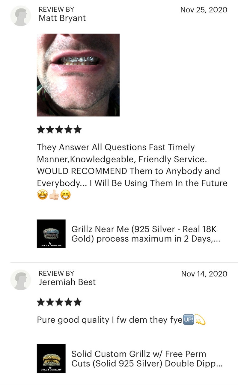 Puede incluir: Dos rese&ntilde;as de clientes para una empresa de joyer&iacute;a grillz. La primera rese&ntilde;a es de cinco estrellas y dice "Responden a todas las preguntas de forma r&aacute;pida y oportuna, son expertos y ofrecen un servicio amable. Los recomendar&iacute;a a cualquiera y a todos... Los seguir&eacute; usando en el futuro" con un emoji de pulgar hacia arriba. La segunda rese&ntilde;a es de cinco estrellas y dice "Pura buena calidad, me encantan, son geniales UP!" con un emoji de fuego. Ambas rese&ntilde;as incluyen una imagen de los grillz.