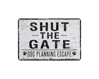 Shut The Gate Dog Planning Escape Metal Sign, Funny Rustic Farmhouse Style Wall Decor, 12"x8"