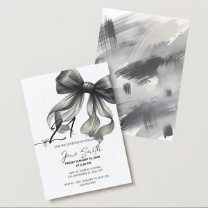 Può includere: Un invito in bianco e nero con un grande fiocco grigio e il testo "YOU'RE INVITED TO CELEBRATE Jane Smith FRIDAY JANUARY 15, 2025 AT 2:30 PM MAY 25, 2028 AT 9:30 PM 123 ANYWHERE ST ANY CITY RSVP BY 12TH JANUARY TO JACK ON 123-456-7890"