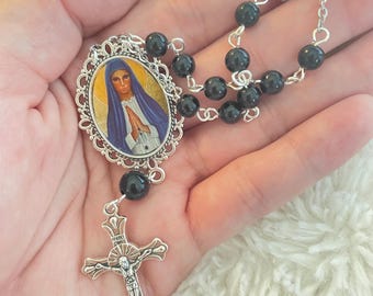 Rosario africano para coches de Nuestra Señora de Kibeho