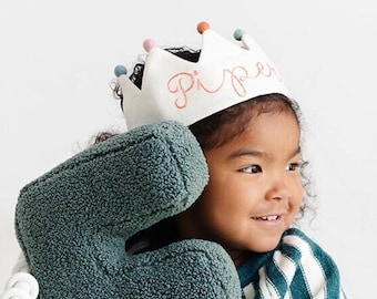 ETSY DESIGN AWARDS Finalist 2022 - Personalized Handmade Birthday Crown | Baby Birthday Crown in Cream Linen