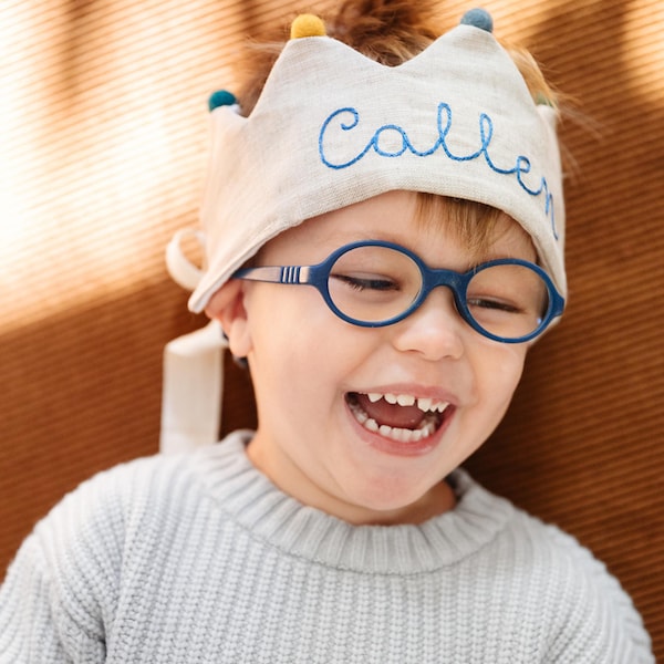 La corona di compleanno originale di Flower Lane™ / Corona di compleanno personalizzata con il nome del tuo bambino in colore neutro / Ricordo e regalo per bambini