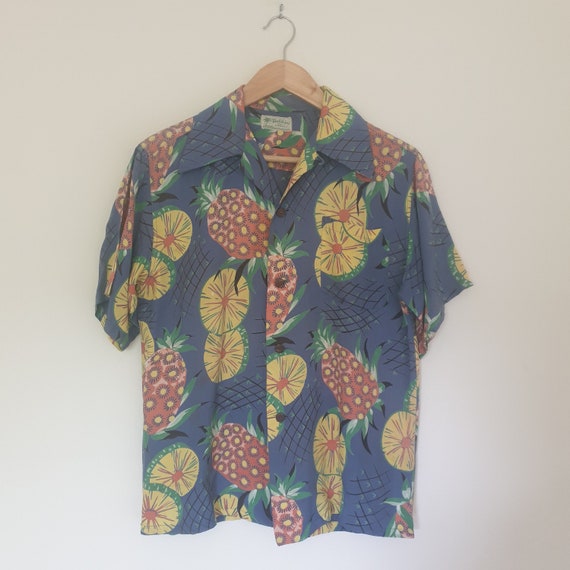 Vintage Malahini Short Sleeve Mens Hawaiian Shirt