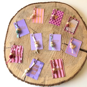 Poupée porte-bonheur avec petite carte et porte-clés