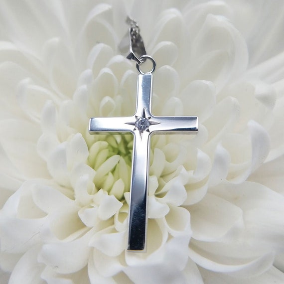 Cross Necklace in White Gold With 