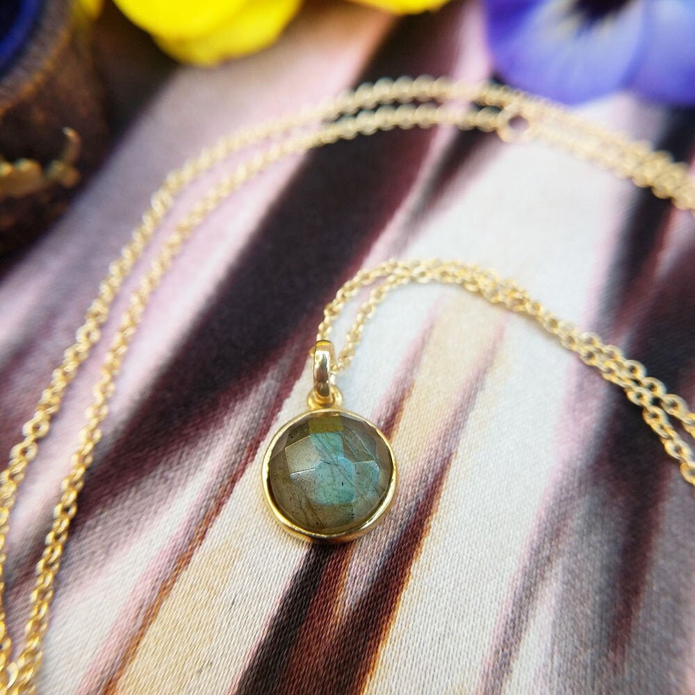 Labradorite pendant deals necklace