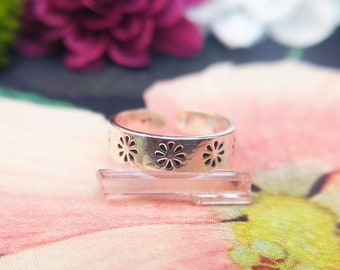 Toe Ring Womens UK in Sterling Silver, Floral Boho Toe Ring