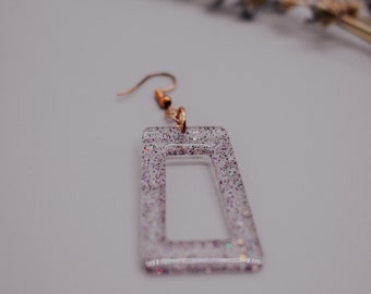 Boucles d’oreilles en résine glitter pourpre foncé