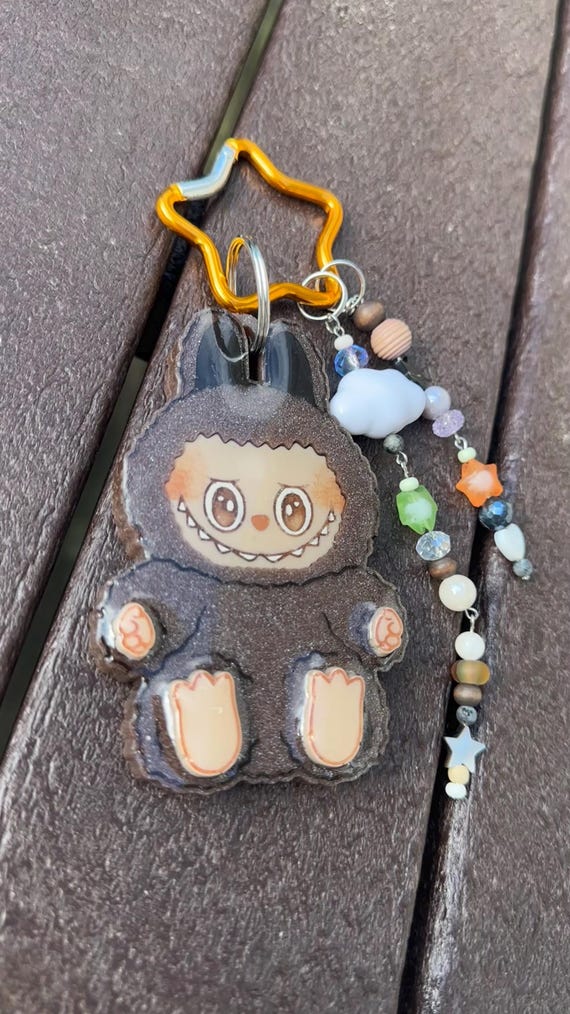 ラブブキーホルダー ラブブチャームキーホルダー - Etsy 日本