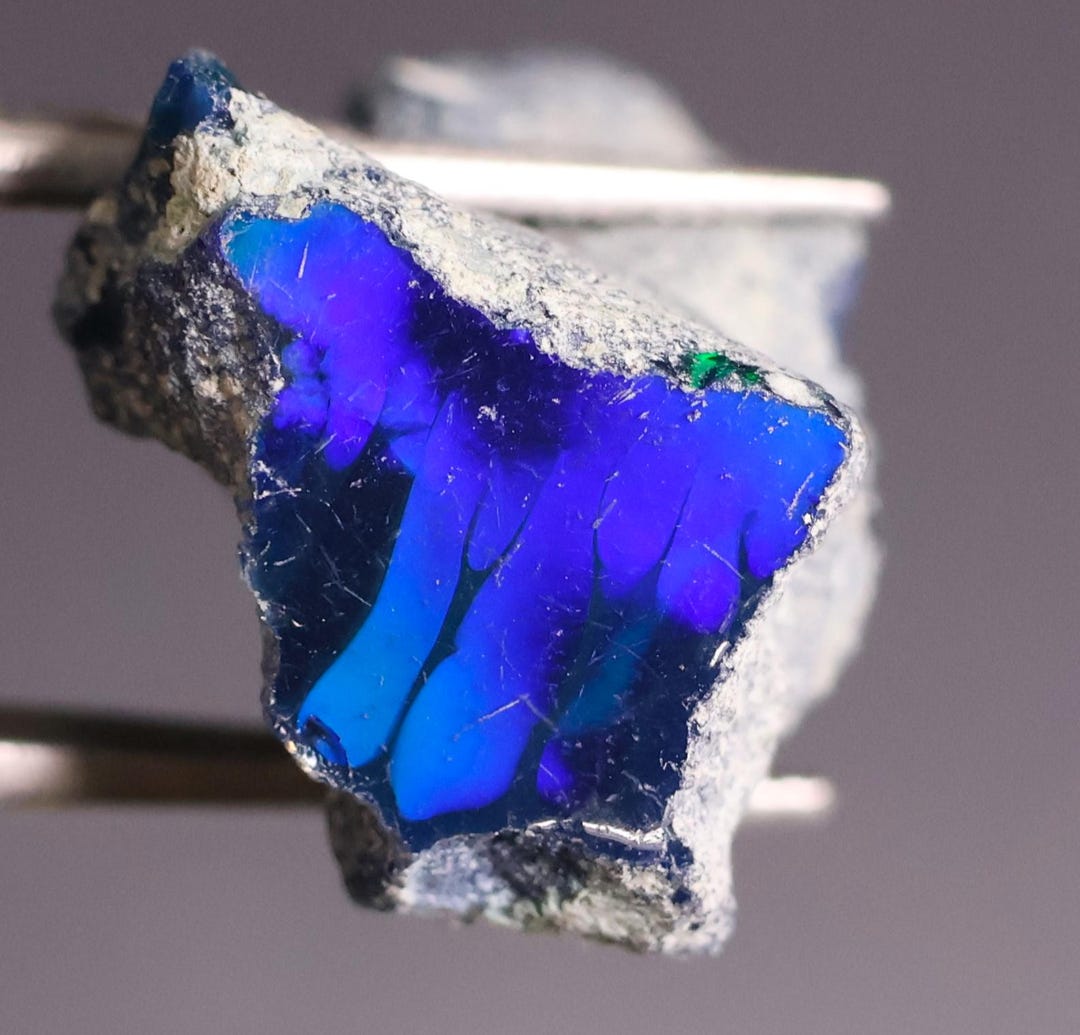 13.75カラットのエチオピア産オパール原石ルース - 誕生石として贈る