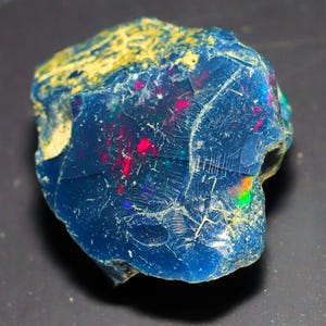 Donkere en mysterieuze Ethiopische opaal: leg de essentie van de natuur vast in je sieraden Cadeau voor haar