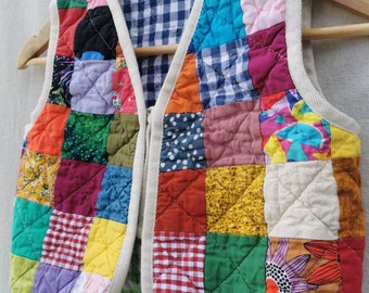 ENFANTS taille 8 - GILET MATELASSÉ - Patchwork Scrappy coloré - prêt à être expédié