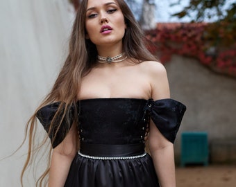 Die Black Sakura Corset Top in Schwarzer Brokat - Florales Renaissance Mieder