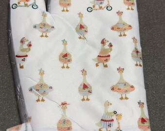 Funny Goose Oven Mitt | Farmhouse Kitchen Mitt | Cute Goose Kitchen Decor | Heat Resistant Pot Holder | Goose Lover Gift