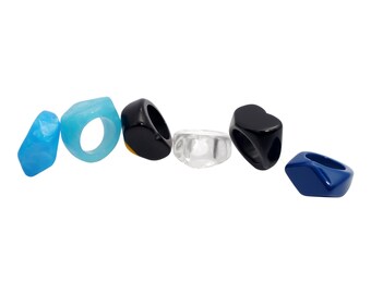 Conjunto de anillos de resina hechos a mano: Anillos geométricos de mármol negro y azul