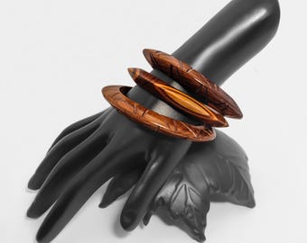 Handmade Carved Wood Bangle Set: Artisanal Inlay Art