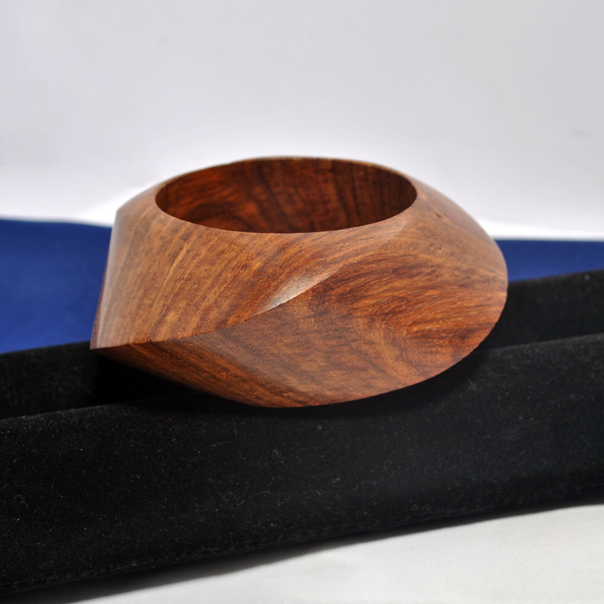 Pure Hands Boscage Brilliance – Handcrafted Sisoo Wood Bangle