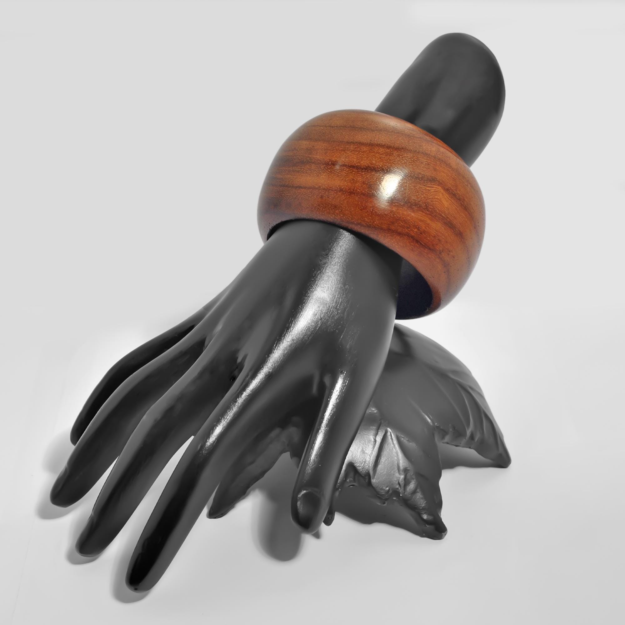 RED SHARK - Braccale n Accao e Legno | Wood and Stanless Steel