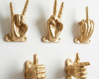 Juego de 5 ganchos de pared dorados con forma de gesto de mano: divertidos ganchos decorativos para abrigos, perchas para joyas, decoración única para el hogar.