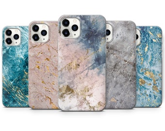 Könnte beinhalten: Fünf verschiedene iPhone-Hüllen mit Marmormustern. Die Hüllen sind in Blautönen, Rosa, Grau und Weiß mit goldenen Akzenten.
