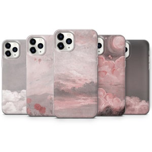 Può includere: Cinque diverse custodie per telefono con un design ad acquerello rosa e grigio. I design includono nuvole, fiori e un tramonto.