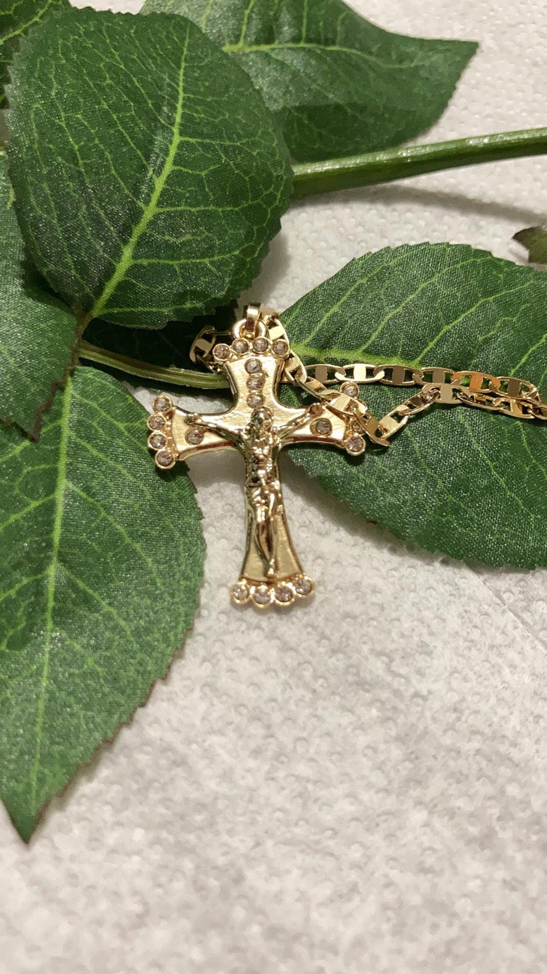 Croix du Christ, Or jaune 750 - Emanessence
