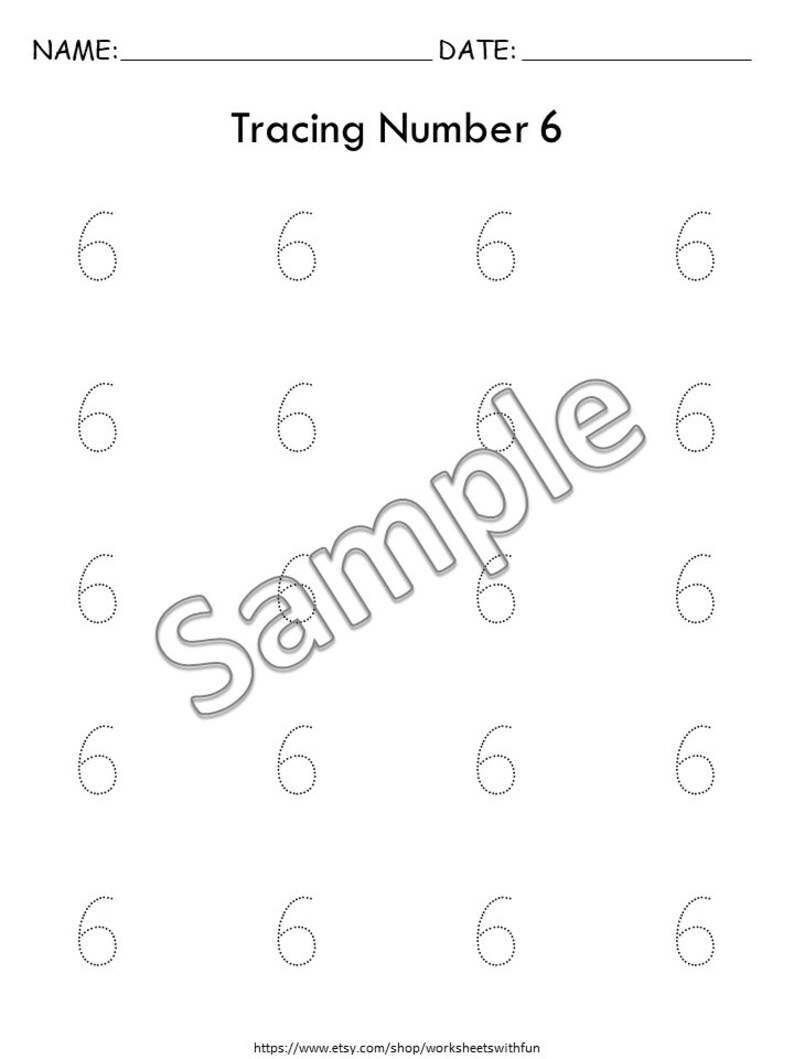 Pu&ograve; includere: Un foglio di lavoro bianco con il titolo "Tracing Number 6" e numeri sei tratteggiati per esercitarsi a tracciare. La parte superiore della pagina ha spazi per un nome e una data. Una filigrana con la scritta "Sample" attraversa il centro della pagina.