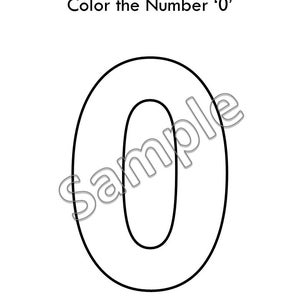 Pu&ograve; includere: Foglio di lavoro bianco con il contorno nero del numero zero. Il testo "Color the Number '0'" &egrave; sopra il numero. La parola "Sample" &egrave; stampata in diagonale. La parte superiore ha linee per "NAME:" e "DATE:"